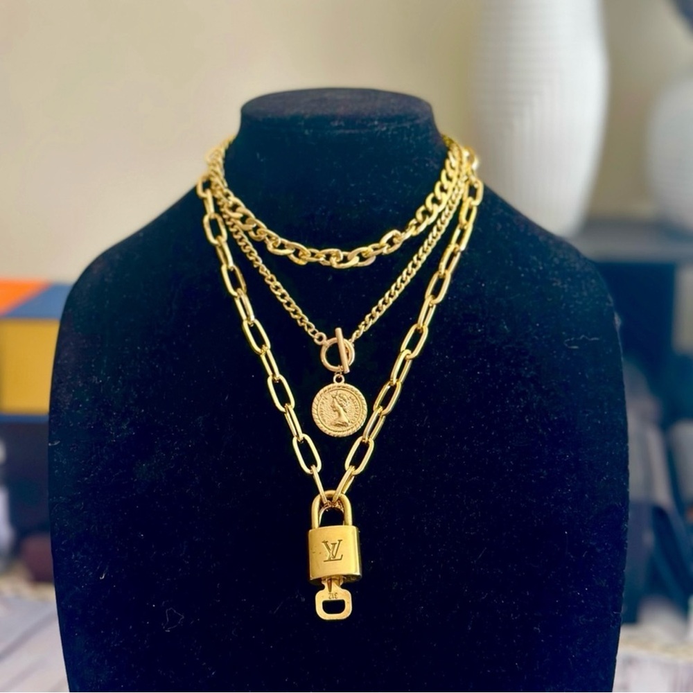 RARE LOUIS VUITTON lock necklace Rare #218